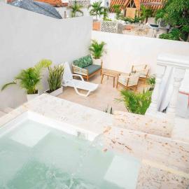 Casa Moneda 3 House Old city Pool near clock tower