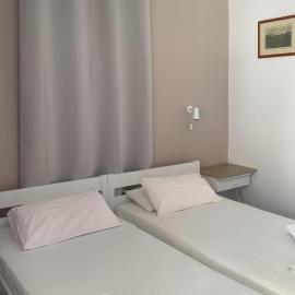 Akrogiali Hotel، فندق في أيوس سوستيس