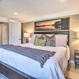 Charming Lakefront Apt Near Disney, готель в Орландо