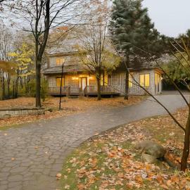 Prestigious house in Boucherville, hotel v destinácii Boucherville