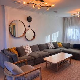Stylish townhouse with 3 bedrooms and bathtub, khách sạn ở Sandnes