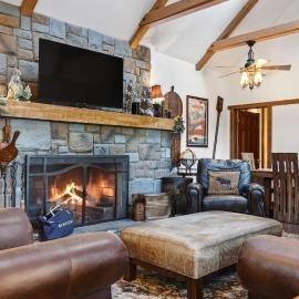 Holiday Lake Cabin by AvantStay