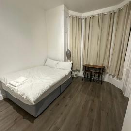 Spacious Flat White City, hotel u Londonu