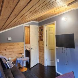 Comfortable,Cozy Loft Retreat- Private Stay in Central Port Clements,Haida Gwaii, hotel in Alliford Bay