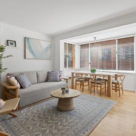 Dee Why Beachside 2BR with AC | 3min Walk to Beach, Hotel in Deewhy