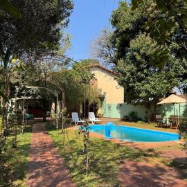Casa quinta en Capiatá, hotel din Capiatá