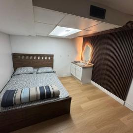 Private Room Near Airport D87, hotel in Mississauga