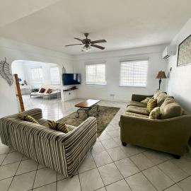 Chique Retreat Sea View Spacious Apartment