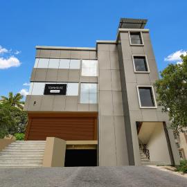 Super Townhouse Golden Temple Manikonda โรงแรมในGachibowli