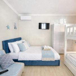 Ground floor Studio in Golem Next to Hotel Flower self check in 100m to beach