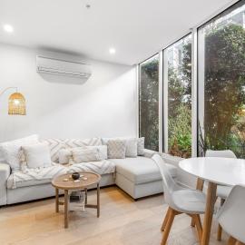 Brighton 1-Bed Apartment with Balcony, hotel in Melbourne