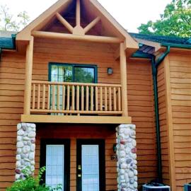 Spacious Luxury Villa Retreat with Jetted Tub, Fireplaces, Balconies, and Smart TV in North Utica, Illinois, hotel v destinaci Utica