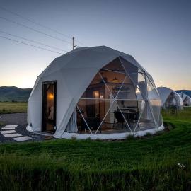 Luxury Montana Dome Retreat with Breathtaking Views Near Yellowstone National Park, Montana, hotel a Brisbin