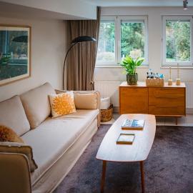 Helle Wohnung in Seenähe, hotel en Berg am Starnberger See