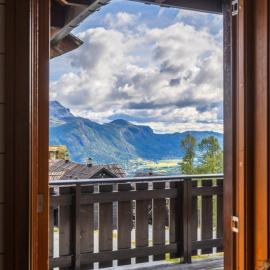 Large ski apartment in Skardsnuten, Ski-Inn-Ski-Out