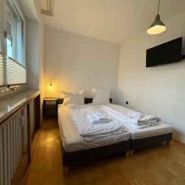 ALL IN APARTMENTS 2141OG 4 Schlafzimmer mit Terrasse ,Küche, Bad, Würzburg, Versbach