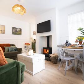 Central Stamford Townhouse With Parking