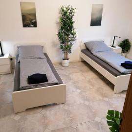 bookandstay24 com Babenhausen Apartment mit 2 Betten und Küche, hotel in Babenhausen