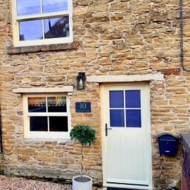 Carpenters Cottage Derbyshire, with romantic 4 poster bed