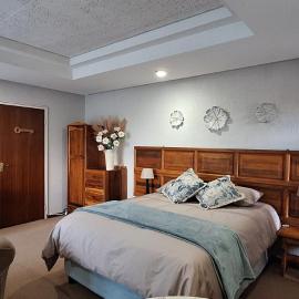 Salem Guestroom