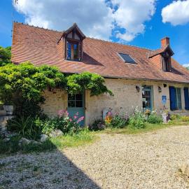 Authentique Chambres avec Tables d'hôtes et Gîte Rural de Ferme de la Fontenille, hotel in Lapan