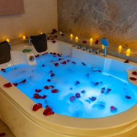 Royal Luxury Apartment with Sauna and Jacuzzi