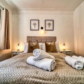 4 Bedrooms- Sleeps 8