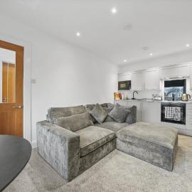 1 Bedroom Apartment 5 Mins from Town Centre and Beach with Free Parking - Perfect for Work and Golf Stay, ξενοδοχείο σε Άυρ