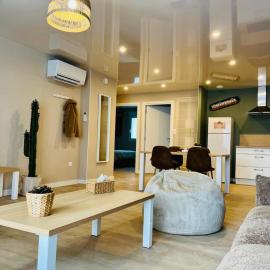 Appartement cosy ambiance Beverly Hills dans résidence avec piscine 4 pers 2 chambres، فندق في Neuf-Mesnil