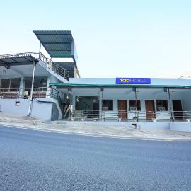 FabHotel Royal Om River Resort, khách sạn ở Rājpur