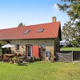 Charming apartment by forest & beach on Tåsinge, hotel sa Svendborg