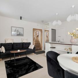 Elegant One Bedroom Apartment with Underground Parking by Noclegi Renters