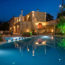 New Villa Myre3, A Family-Friendly Retreat in Crete with Private Pool & 3 Apartments