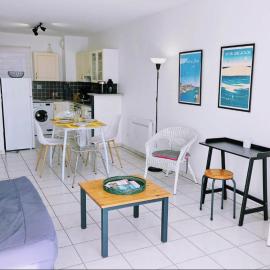 Spacious apartment in La Teste-de-Buch، فندق في لا تاسْتْ دو بوك