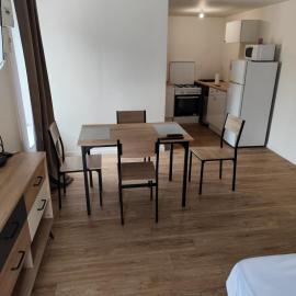 studio confort a prix doux, Hotel in Selles-sur-Cher