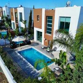 Sapphire Edge Villa Bright 3BR with Swimming Pool