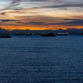 Luxury 1 2 & 3BR Manila Bay Sunset View Condo ,Near Okada, MOA & Airport , Free Parking