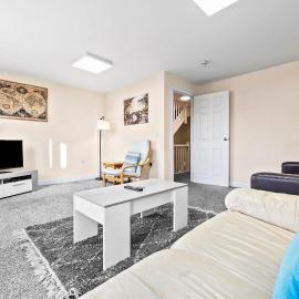 Modern West Midlands Stay Sleeps 7 Parking, hotel a Exhall