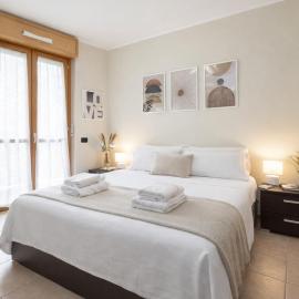 Spazio Breda - Free Parking, Private Garage, Metro M1, Balcony, 4 Guests, hotel a Milano