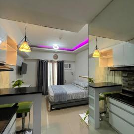 La Maria Rentals - Modern Condo with Balcony, 2 minute walk to SM Cebu