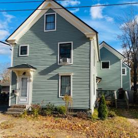 Duplex Farmhouse Rental Walk to Downtown, hotel v destinaci Kennebunk