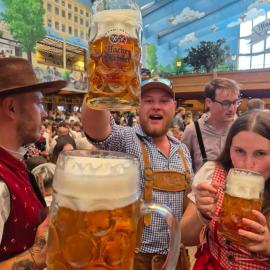 Beer Base-Camp 'BASIC PACKAGE' Oktoberfest Camping, with free welcome beer and traditional lederhosen-dirndl shop, hotell i München