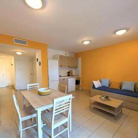 Logement PMR 2-4 personnes - piscine - clim - 100m de la plage