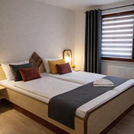 Private Zimmer mit eigenem Bad Fernseher und Schreibtisch, hotel in Bonn