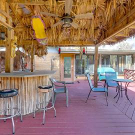 Sunroom & Spacious Yard! Family Gem in Orange Park, מלון באורנג' פארק