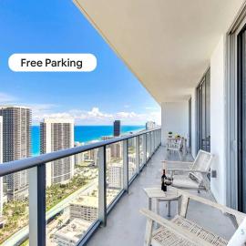 Sophisticated Coastal Haven, Parking Included