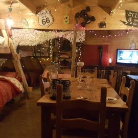 The Log Cabin Close to the Zip Wire Snowdonia, Hotel in Llanllechid