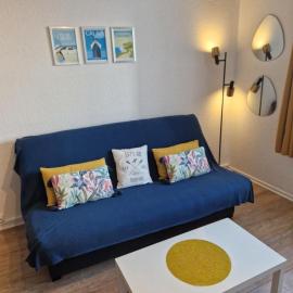 Agréable Studio CALAIS PLAGE Bord de Mer, Parking, hotel in Calais