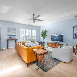 Modern 3-BR Townhome w Private Backyard Near RTP