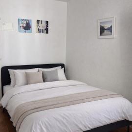 Central & Tranquil by Cathedral, hotel sa Fribourg